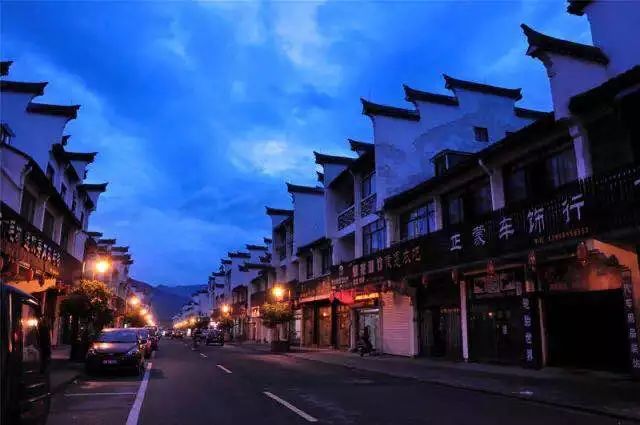 该图片来源:梁弄旅游 梁弄地处浙东四明山麓,四面环山青栾叠嶂,南望水