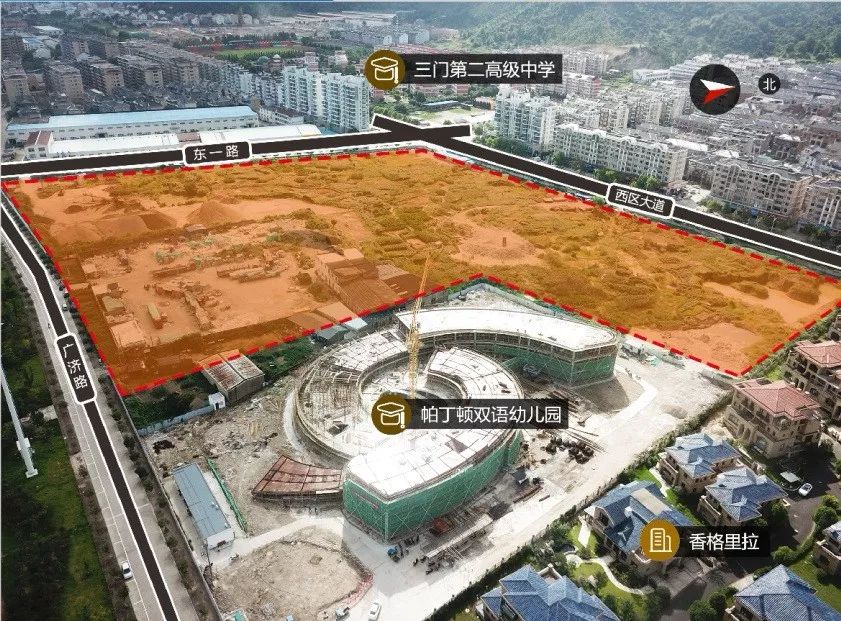 地块紧邻香格里拉小区,通过西区大道到达星悦西城广场,居住氛围浓郁