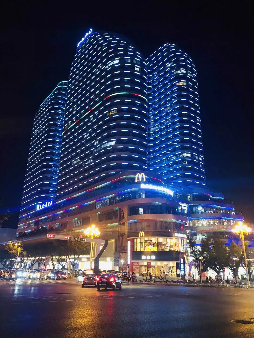 汇金星力城,啤酒龙虾通通免费!兴义人:花一分钱都要去抢