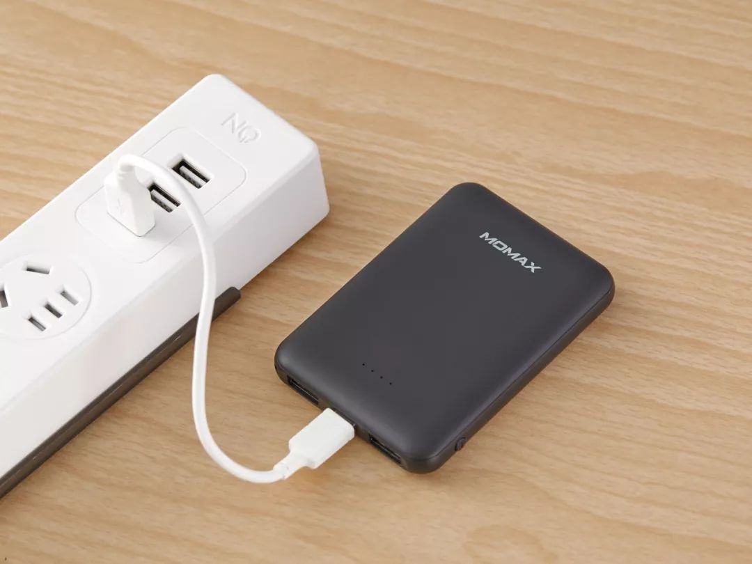 你的充电宝像块砖我的是卡片