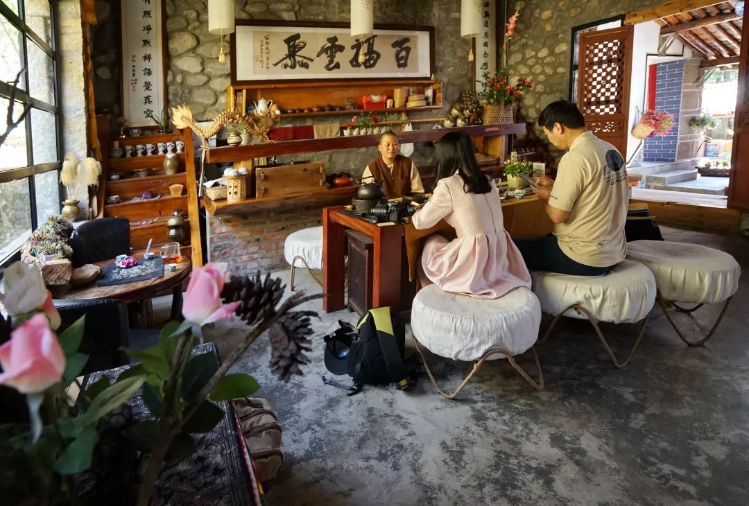 高鲁东改造出了 被称为"中国最美寺院"的寂照庵 要么就地取材,要么捡