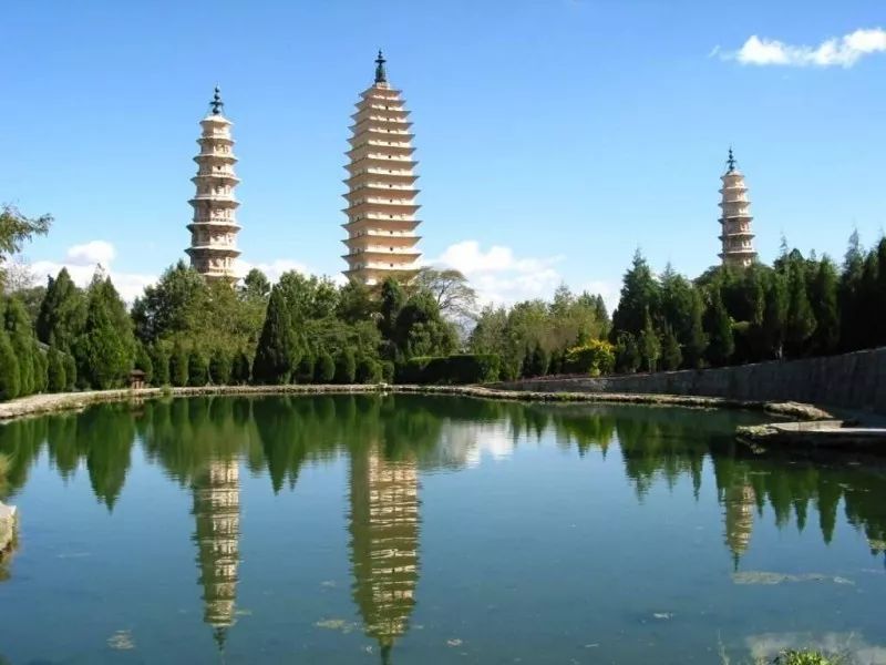 和独具风情的各个村镇而闻名于世,是大理四大名景之一2大理海洋世界