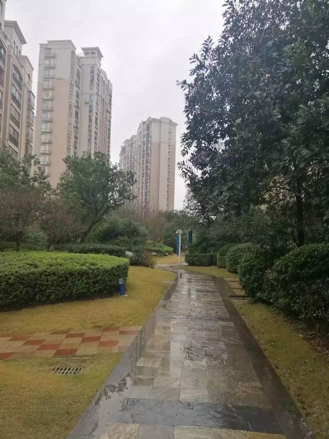 (联泰香域滨江小区实拍)