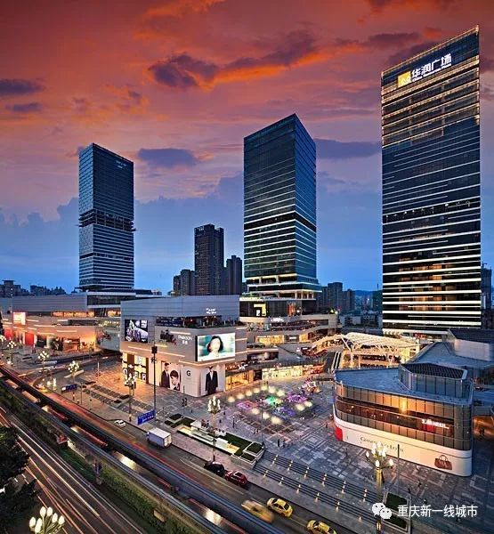 重庆的中心始终还是以解放碑为圆心,方圆直径3公里的一个圆圈._浮云_