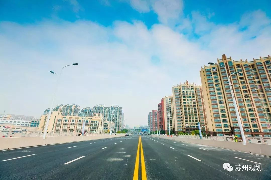 本次改造范围北起向阳路交叉口,南至宝带西路交叉口,沿线与金长路