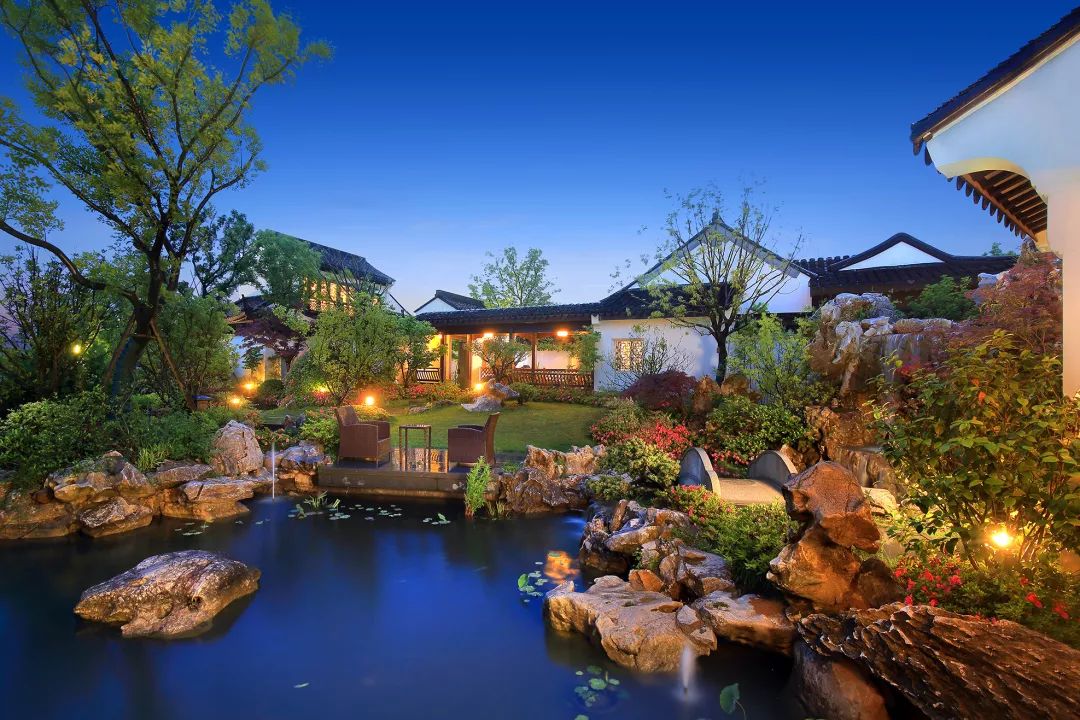 800米云端上的避暑节「莲花小镇」为盛暑烦闷打开一叶清凉